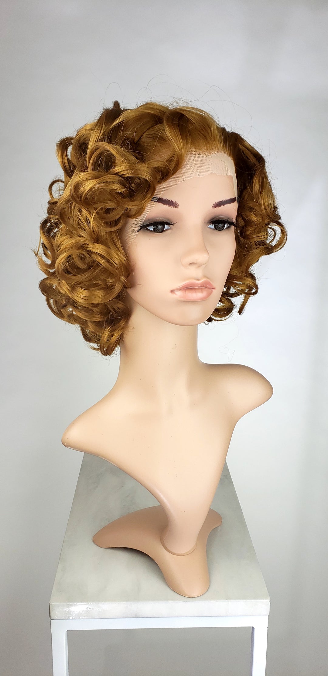 Pose Wigs Light Chestnut Brown / Dark Strawberry Blonde Short Curly Bob Lace Front Wig - Princess Series LPMAE32