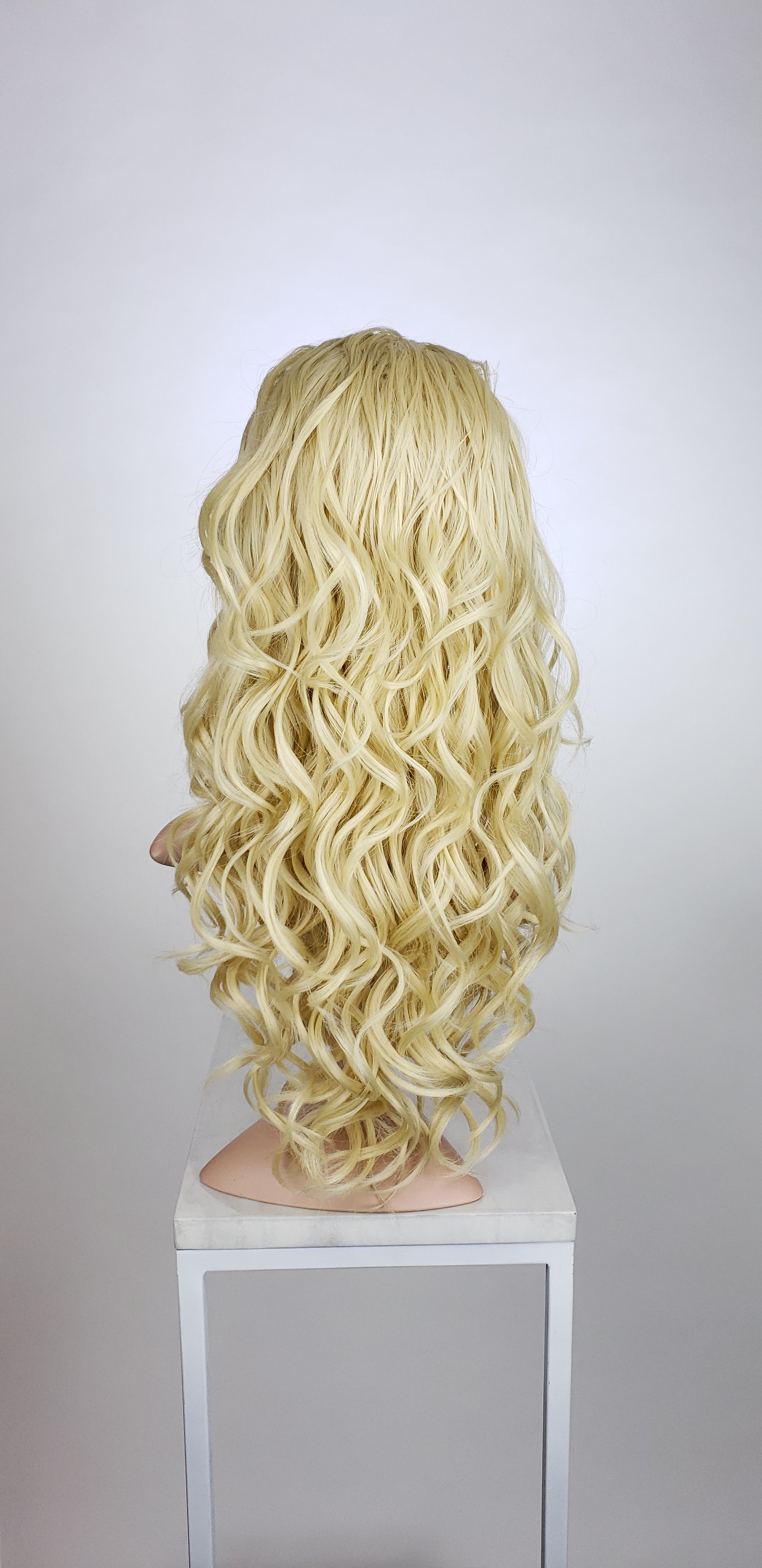 Vogue shop curly wigs