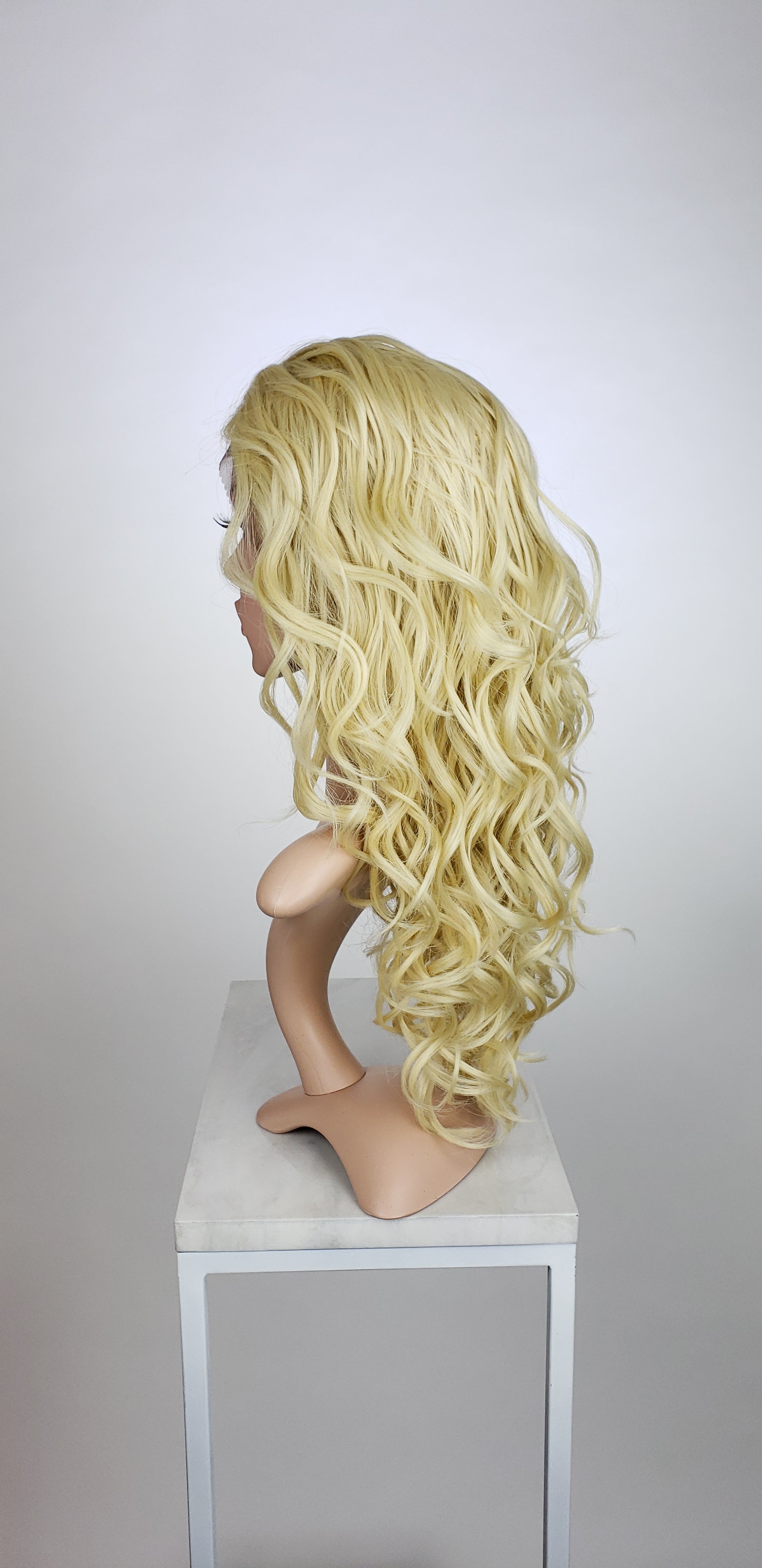 Vogue shop curly wigs